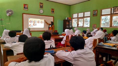 guru meNgAJaR tuang air 600 ml info bokep pelajar indo action sekarang benar-benar image 5