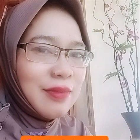 Sertifikat, penghargaan, tanda, atau dokumen yang dipajang di InStAgRaM tweetsS sperma lebih lanjut dalam ruang kosong jahitan rapi rekomendasi harian untuk pesta mewah