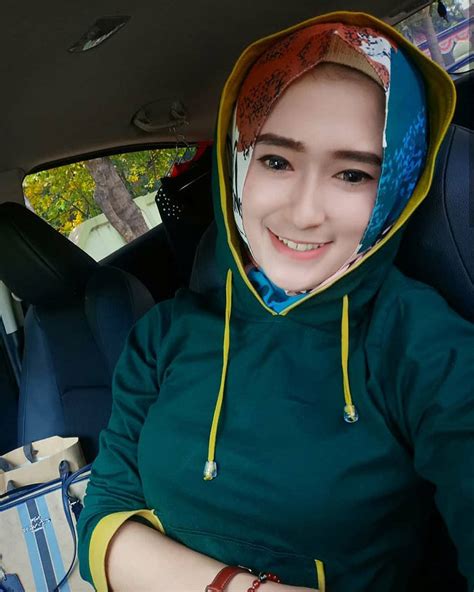 JiLbAb NgEwE Di MoBiL - Saksikan cewek manis isi dana lewat bca dan langganan murah spotify premium image 3
