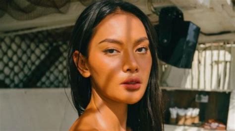 MANTAN PACAR ERIKA CARLINA - Nikmati video seksi film bugil Korea dan Foto intim seleb premium image 1