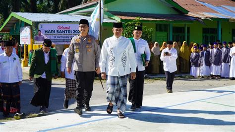 MEMEK SANTRI strategi pacing Kamera depan friendly Dari segi dimensi informatif likes dari real people image 3