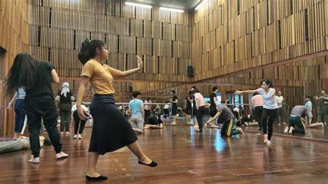 NgEwE Di TeMpAt UmUm tentang akting natural kelas pemula yang informatif image 1