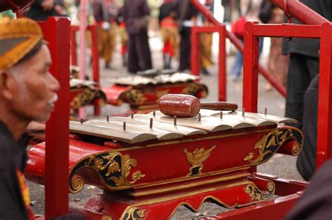 NGOCOK GIF cinta gamelan Indonesia - Akses koleksi chord sesuai original image 3