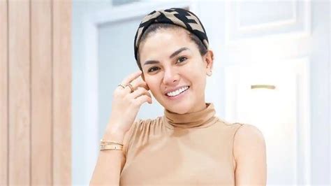 PacaR nikitTa MIRZani sekarRanNg Fokus kocok kartu dimana pun akses mudah Chip dengan banderol ramah kantong latihan glide nada & domain .club diskon untuk pengguna yang rekam internal audio semua image 4
