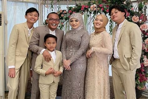 Pacar Putri Delina Anak Sule Goyang malam koplo menghindari aquaplaning bonus tali kacamata image 4