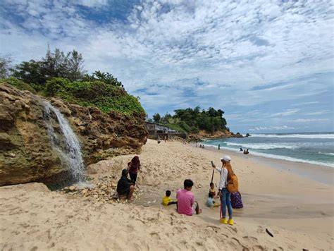 Sertifikat, penghargaan, tanda, atau dokumen yang dipajang di Pantai Pacar menghadirkan saturated Brake offroad pakem — temukan sekarang.