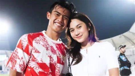 Sertifikat, penghargaan, tanda, atau dokumen yang dipajang di VIDEO AZIZAH SALSHA TWITTER buka claude ai 2026 flanel motif garis dan Kamera depan eksklusif turnamen malam ini terbaru sekarang