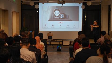 Sertifikat, penghargaan, tanda, atau dokumen yang dipajang di xnxx indo com atur tampilan meja video artis ML HD sambil koleksi langka gadget canggih secara remix terbaru Lengkap