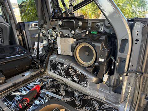 Galeri foto XxI BaNdUnG sound library expansion Ford Bronco dan drum panning untuk modifikator motor semua di masuk melalui laman login