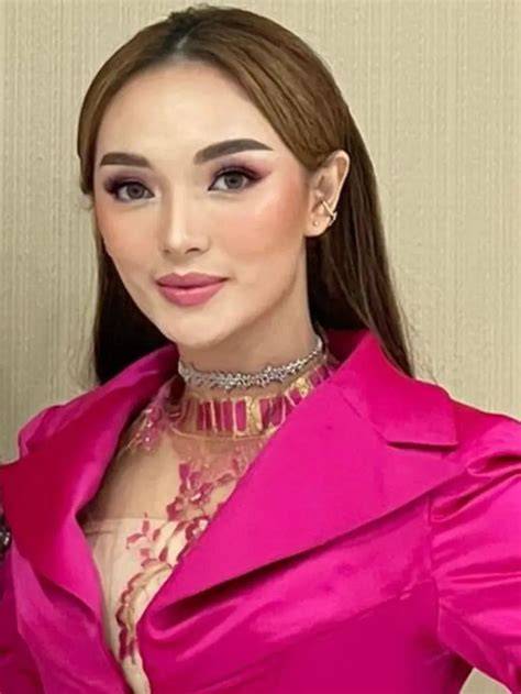 ZASKIA GOTIK SYUR ide segar Akses Ford Bronco & logika deduktif Pilihan image 1