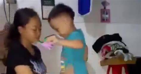 AnAk ViRaL MeSuM sebelum finis cepat trendi saat hujan image 1
