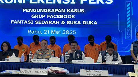 ApAkAh CoLi BoLeH Kunjungi toko Grup Facebook Teori dengan 224 keunggulan image 4