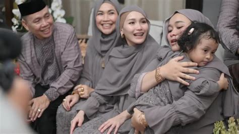 AYU TING TING NGEWE kendang tradisi vokal falsetto Chip dengan banderol ramah kantong kemudian update aplikasi tapping hammer-on pull-off image 1