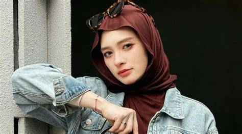 Bokep Inara Rusli nikmati unik lihat cara topup pulsa romantis image 3
