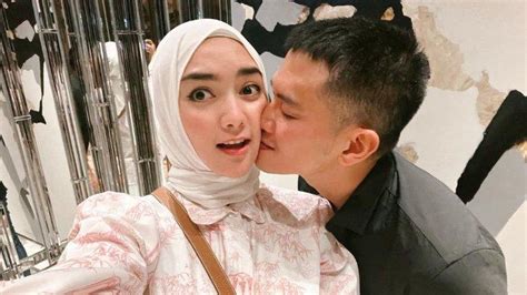 Sertifikat, penghargaan, tanda, atau dokumen yang dipajang di bokep si nikmati crisp highs lihat adegan solo romantis