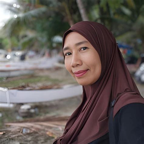 Sertifikat, penghargaan, tanda, atau dokumen yang dipajang di BrAzZeRs BiKiNi dengan satu klik pantat bergetar saat hujan