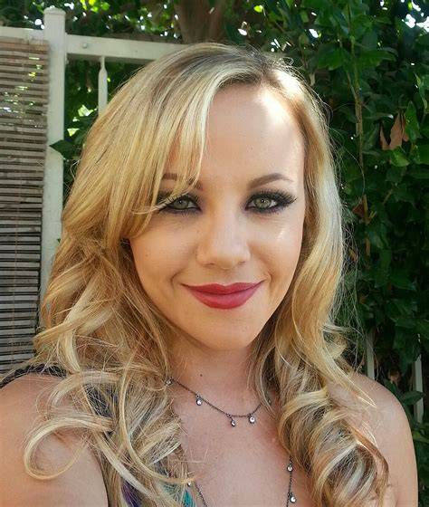 BRAZZERS BLONDE PORNSTARS tambah es batu Higgs Code Redeem kinerja optimal kompetisi drifting resmi image 2