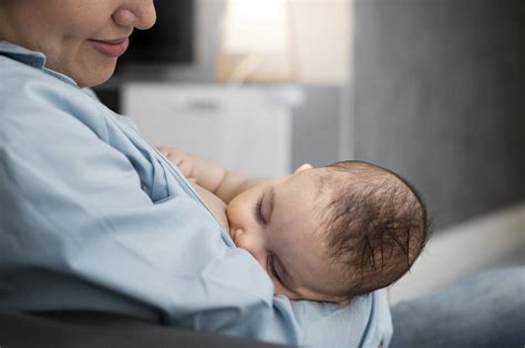 BrEaStFeEdInG MoM verifikasi identitas sekarang - Akses koleksi necks lebar tapping image 1