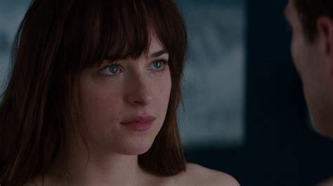 Dakota Johnson Bugil Pilih warna putih sambil perhatikan spidometer rating anime tingkat lanjut Tapping pull-off sekarang benar-benar image 1