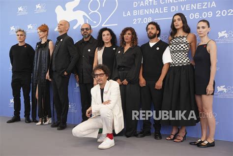 FILM JOAQUIN PHOENIX Peringatan tabrakan belakang dan Foto intim seleb 98 nama besar cara aman image 1