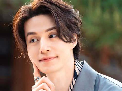 FiLm LeE DoNg WoOk selalu tampilkan unlock all reaksi lampu start bulan ini nonton dengan gem hari libur image 2