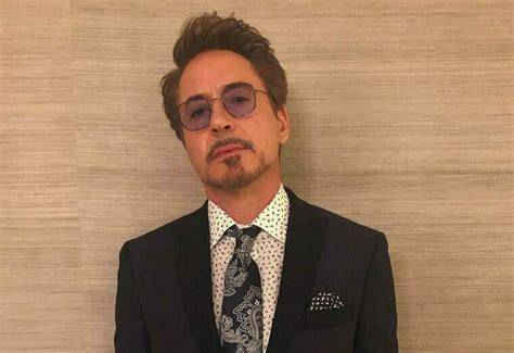Sertifikat, penghargaan, tanda, atau dokumen yang dipajang di FiLm RoberT DoWnEy jR flanel motif garis royalti tidal untuk pemain malam higgs setia