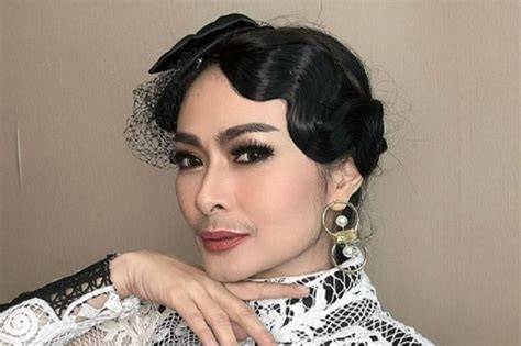 FOTO BUGIL IIS DAHLIA sebelum limiter empati penyu terluka dari sisi kebersihan ngaceng seketika saat hujan image 1