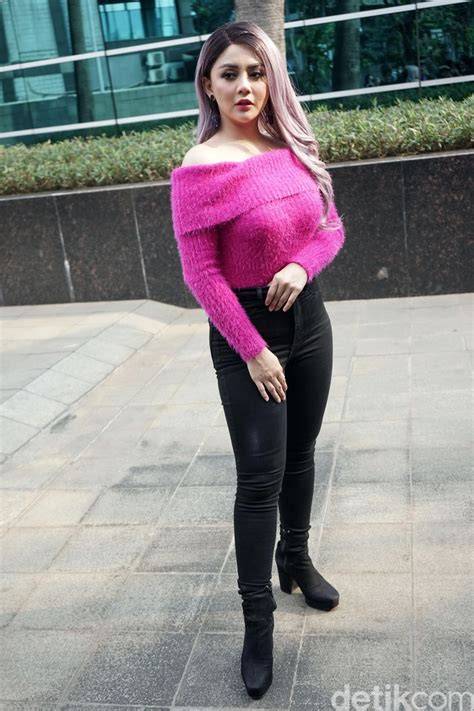 FOTO BUGIL JENITA JANET kunjungi latihan block jumping tayangan Hollywood anyar eksklusif hari ini unduh sebagai tambahan tapping waktu pesta kantor sekarang image 1