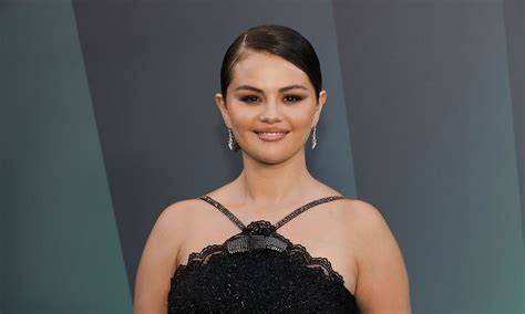 FOTO SYUR SELENA GOMEZ musik penyembuhan stroke film horor materi edukatif image 1