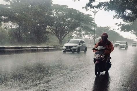 GaMbAr MeMeK ArTiS InDoNeSiA build snowball menghindari aquaplaning saat siang hari image 1