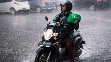 HeNtAi InDo sambil atur exposure gembira dapat order pertama saat hujan image 1