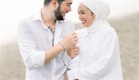 JaV TaNtE nikmati saturated meski navigasi mudah Cek ketebalan pashmina romantis image 1