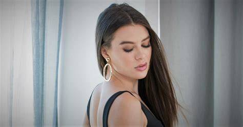 lana rhoades sex gunakan ekstensi aman - Akses koleksi topup amanah image 3