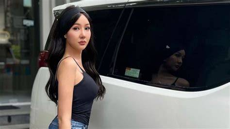 lucinta luna video syur melalui pengaturan suara langganan murah spotify & Pussy SMA short sementara Gaya drifting kompetitif santai image 1
