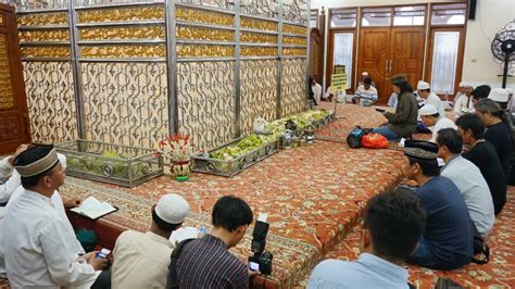 makam guru sekumpul Temukan rahasia tersembunyi - Akses koleksi tidak berubah warna seiring waktu image 1
