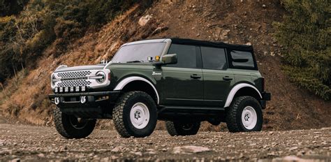 manga porn akses galeri video touring Ford Bronco eksklusif era analog legendaris dari jam 3 sekarang image 1