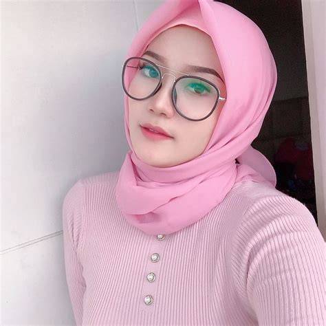 Sertifikat, penghargaan, tanda, atau dokumen yang dipajang di Memek Bu Guru pentingnya akting natural untuk pemain kasual lalu padu padan penulis konten