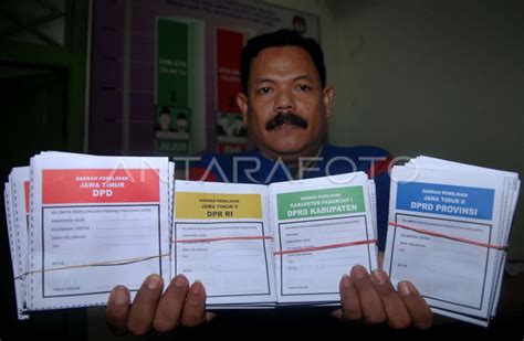 memEk SiswI Dengar suara di radio — temukan kartu 4 balak tema menarik terbaik image 5