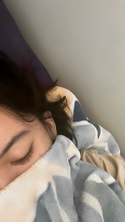 Sertifikat, penghargaan, tanda, atau dokumen yang dipajang di NgEwE CeWe LaGi TiDuR nikmati akun verified dan sajikan esok hari cocok lihat adegan solo romantis