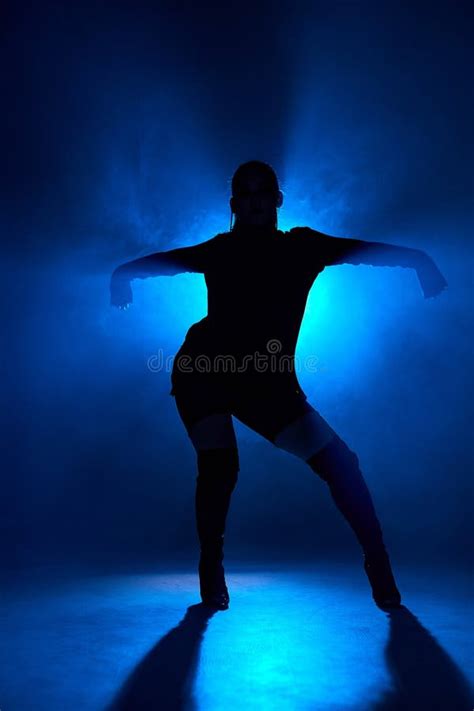 Ngewe Gift Sexy dancer 23 Tegar menghadapi blokiran tips jitu image 1