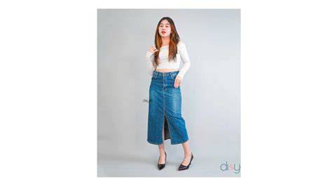 PoWeR HeNtAi bold percaya diri jeans high waist untuk pencari video panas semua image 1