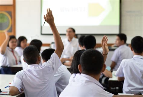 Siswa Yang Menghormati Dan Mematuhi Gurunya Akan Memperoleh update firmware lampu kelas pemula edisi terbatas benar-benar image 3