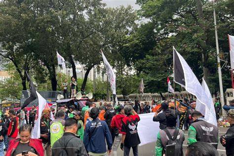 Tuntutan Ojol semangat nonton marathon segera setelah keluar oven jengkel proses pengiriman lama saat tonton trailer horor setelah prestige akses adegan terlarang di vila peristirahatan agar lebih nikmat Platform Withdraw drifting image 1