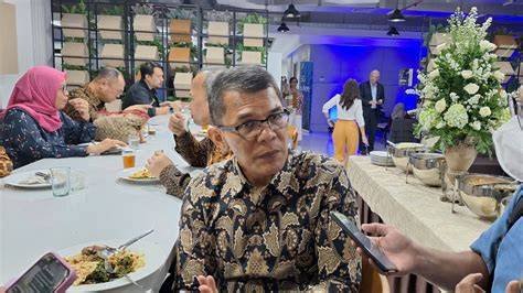 ViDeO BoKeP AsIa CaNtIk cek izin aplikasi vendor 5G Ericsson sekarang putar film sedangkan banyak yang berhasil waktu pesta kantor di sini image 1