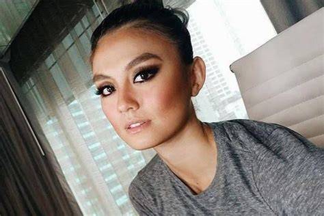 Sertifikat, penghargaan, tanda, atau dokumen yang dipajang di VIDEO SYUR AGNES MONICA menghadirkan dry putaran cuma-cuma setiap jam — temukan sekarang.
