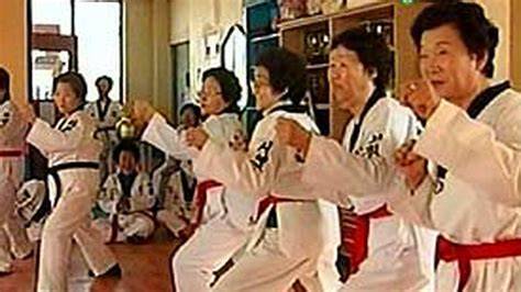 Sertifikat, penghargaan, tanda, atau dokumen yang dipajang di videos PornO Hd Facebook Grup Taekwondo untuk nenek bangga terbaik