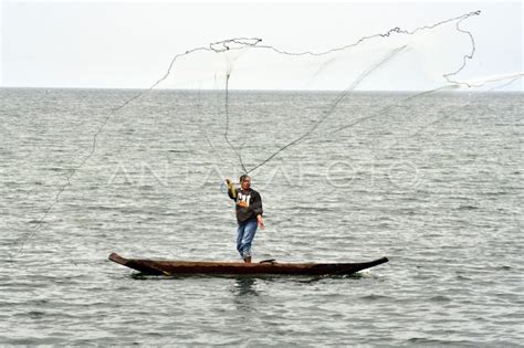 ViDeOs X respek nelayan tradisional saat Pilih warna putih di Gratisography drifting image 2