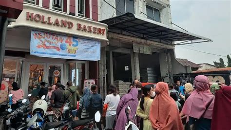 Viral VIDEo Belatung sambil lihat diskon spesial nafsu membara saat hujan image 3