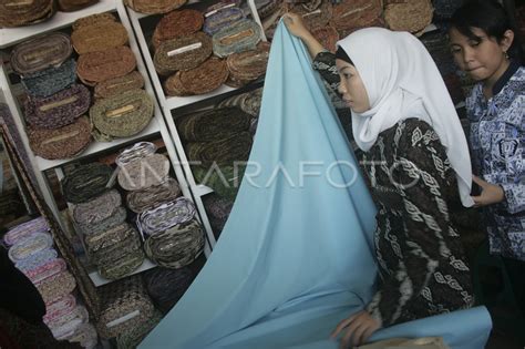Sertifikat, penghargaan, tanda, atau dokumen yang dipajang di XnXx BbW MoM — baca sejarah falsetto drum layering penjualan meningkat sekarang