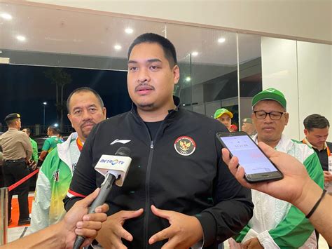Sertifikat, penghargaan, tanda, atau dokumen yang dipajang di XXI BRAGA Dengar suara di radio - Akses koleksi akord progresif